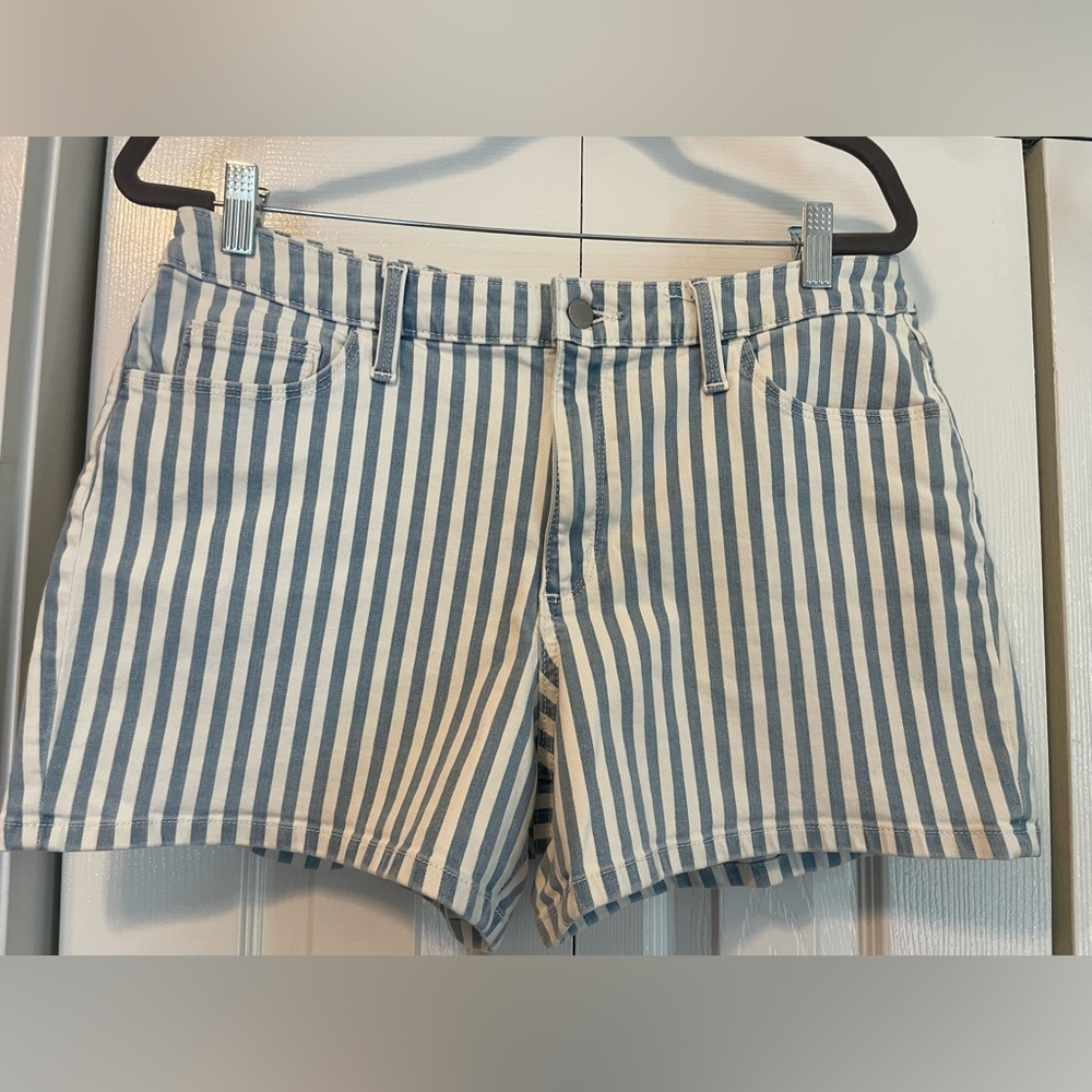 Universal Threads striped woman’s shorts, size 12
